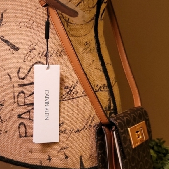 Calvin Klein Logo Kiera Signature Wallet Crossbody Bag - Picture 3 of 6